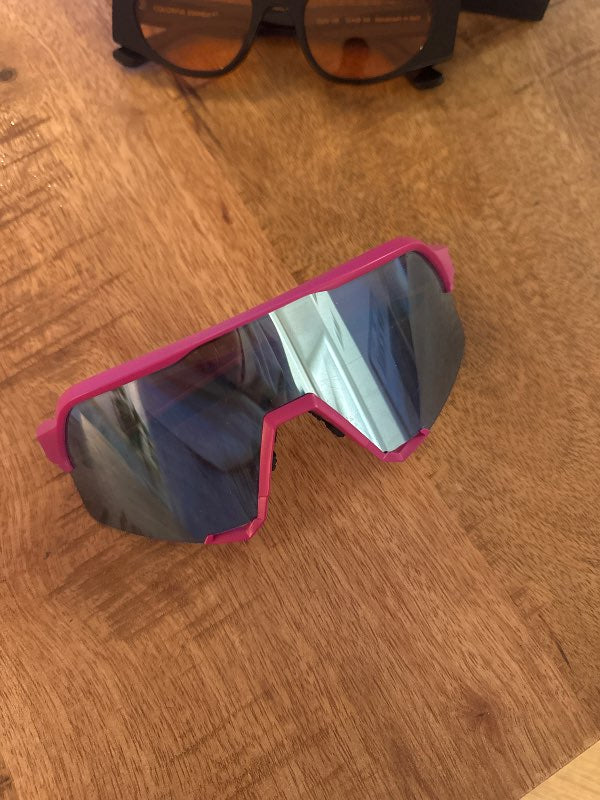 Bleik hjólagleraugu