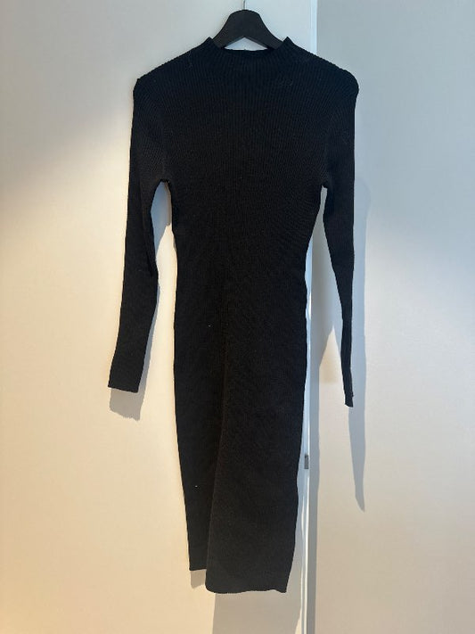 H&M- svarturþykkur kjóll- S