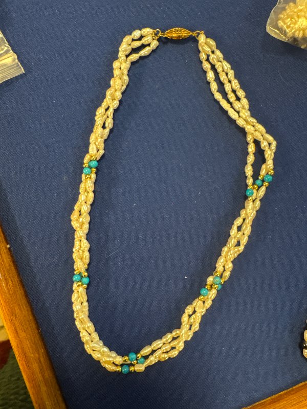 Ferskvatnsperlur og turkis