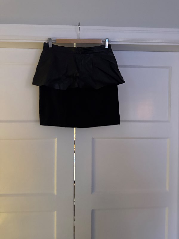 Svart leður peplum pils