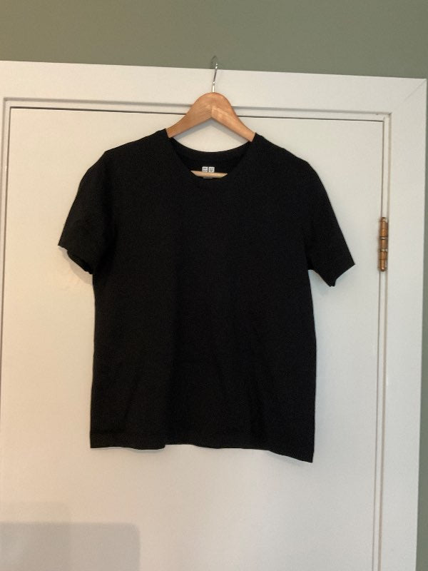 Uniqlo stuttermabolur svartur