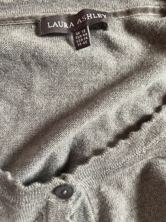 Laura Ashley golla