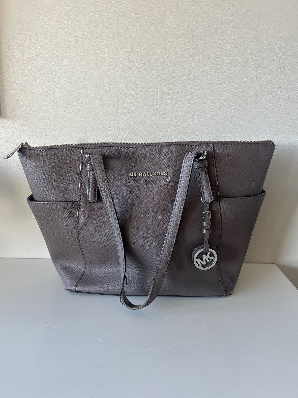 Michael Kors taska