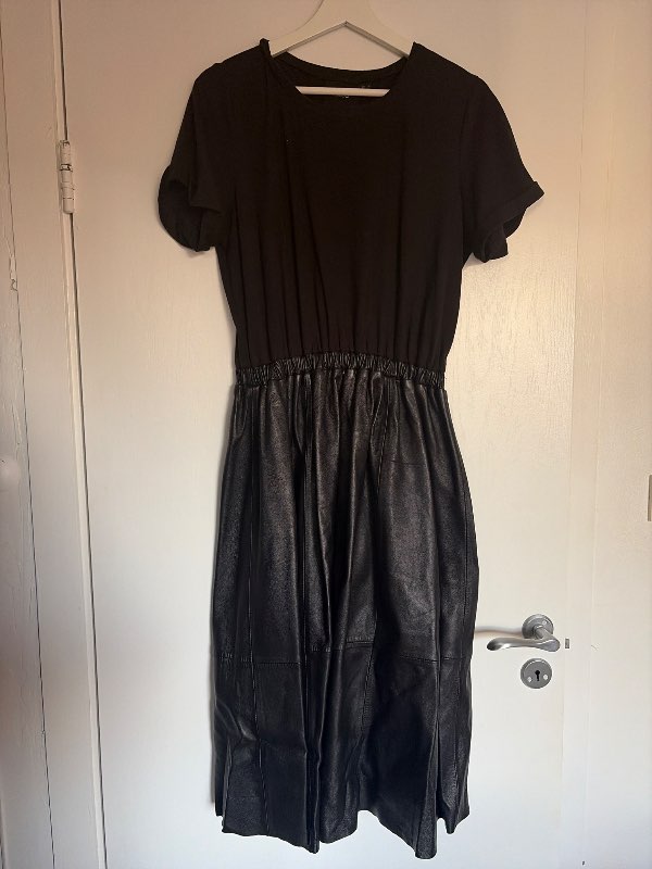 Asos kjóll með leðurpilsi