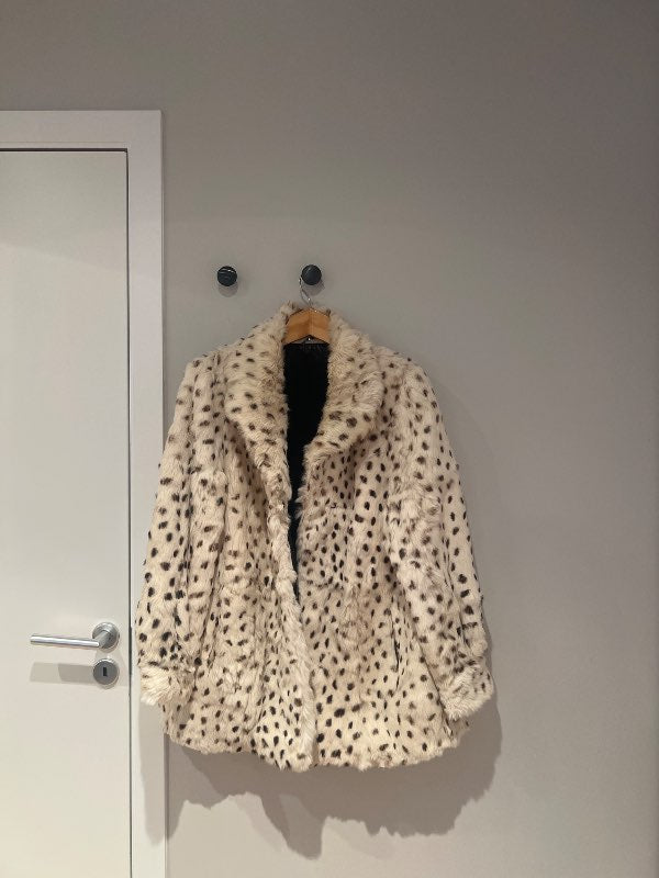 Dalmatiu faux fur pels