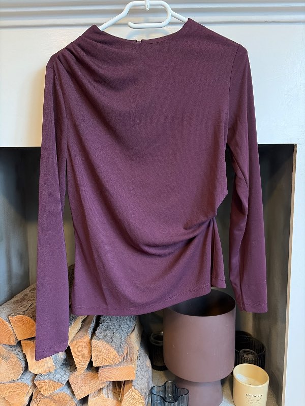 Burgundy rykktur toppur