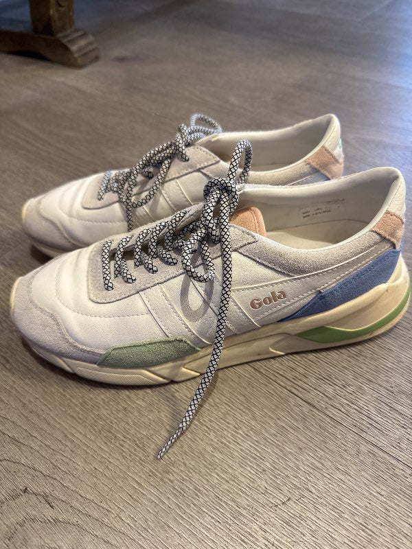 Gola ljósir sneakers