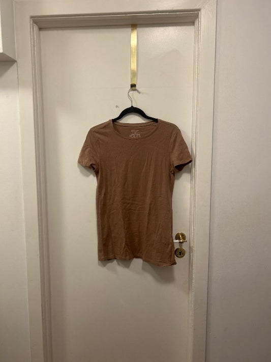 T shirt camel