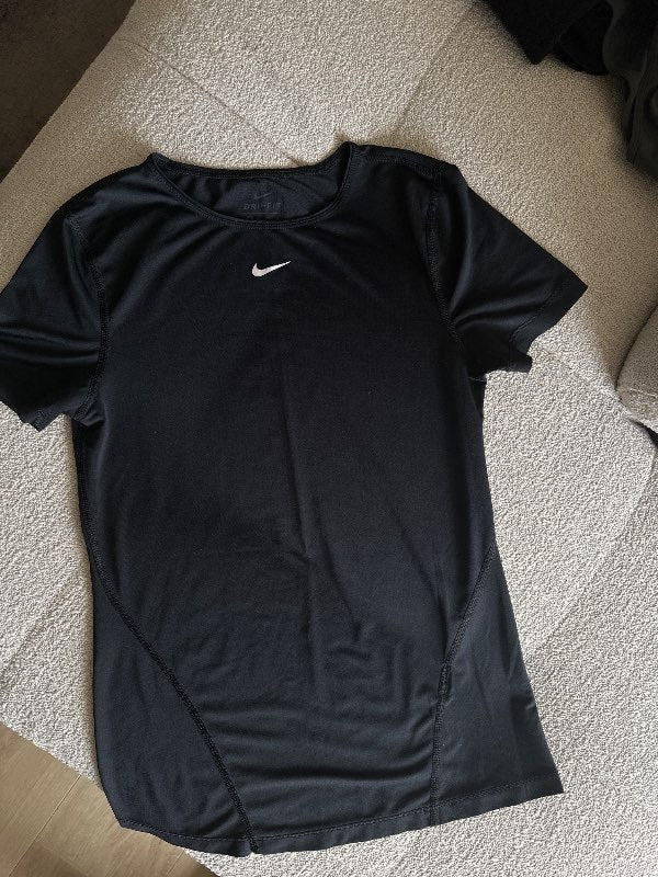 Nike stuttermabolur