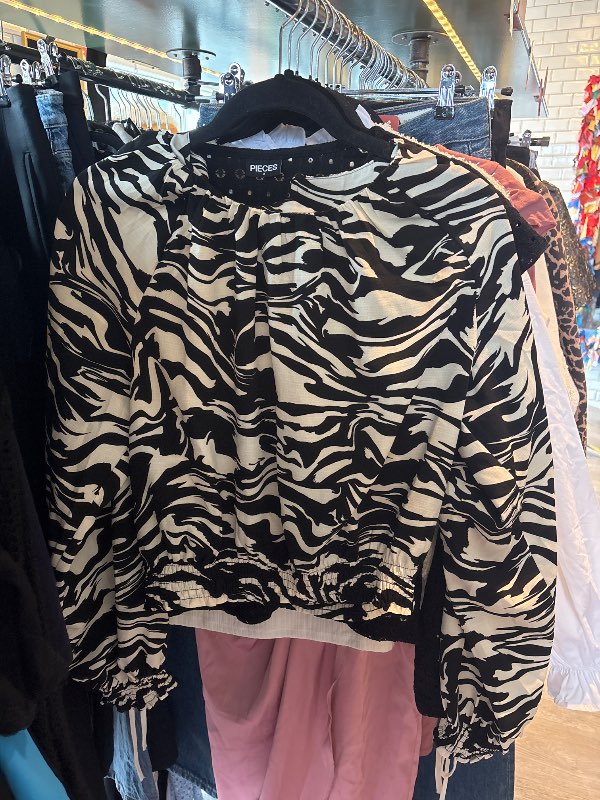 H&M skyrta