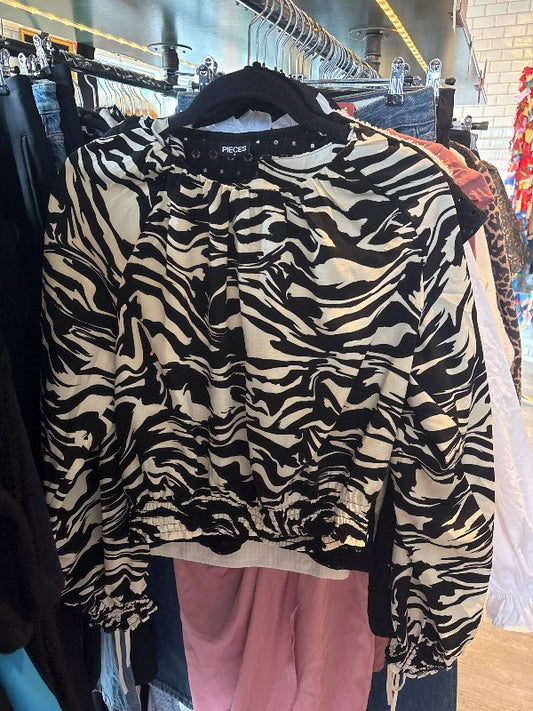 H&M skyrta