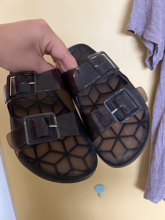 Black jelly sandals
