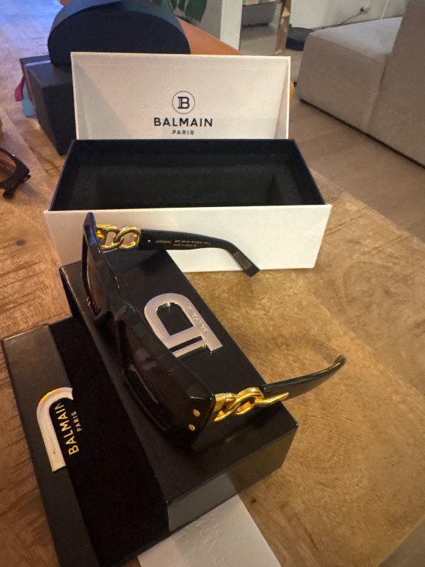 Balmain sólgleraugu í kassa