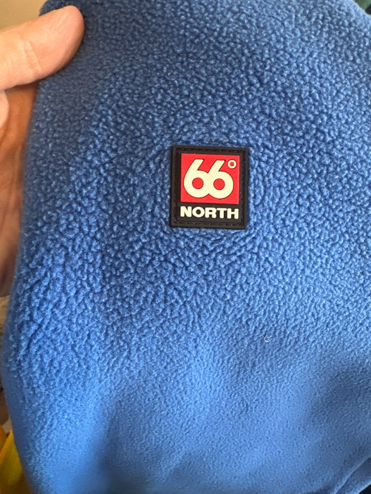 66 Peysa blá