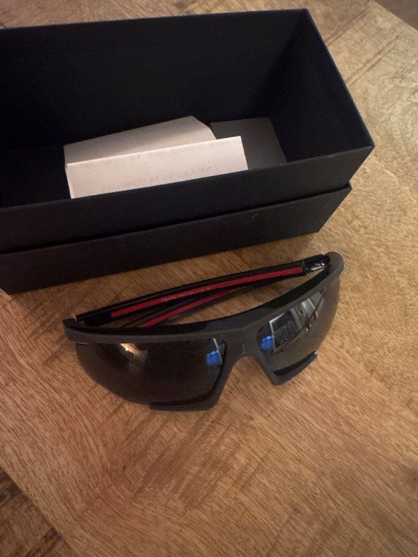 Prada sports gleraugu