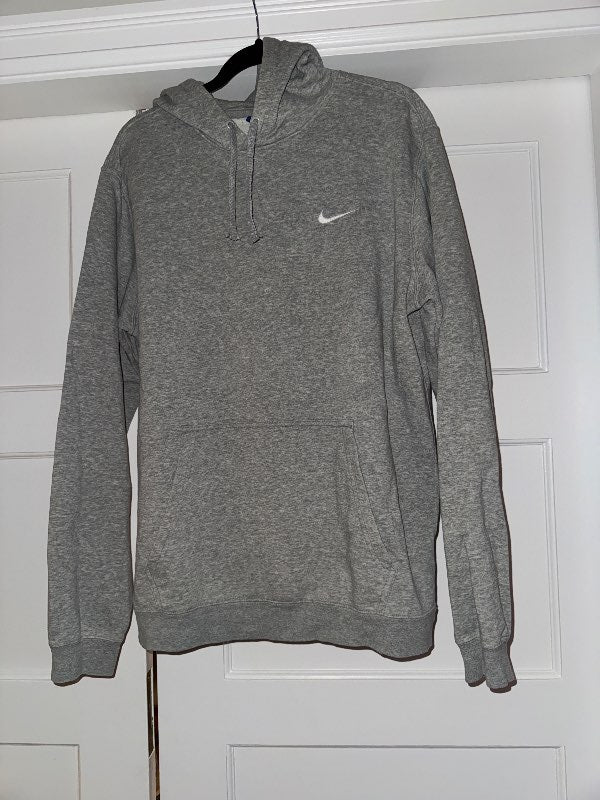 Grá Nike hettupeysa