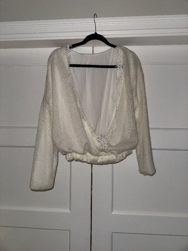 Merino ullarpeysa m. Blúndu