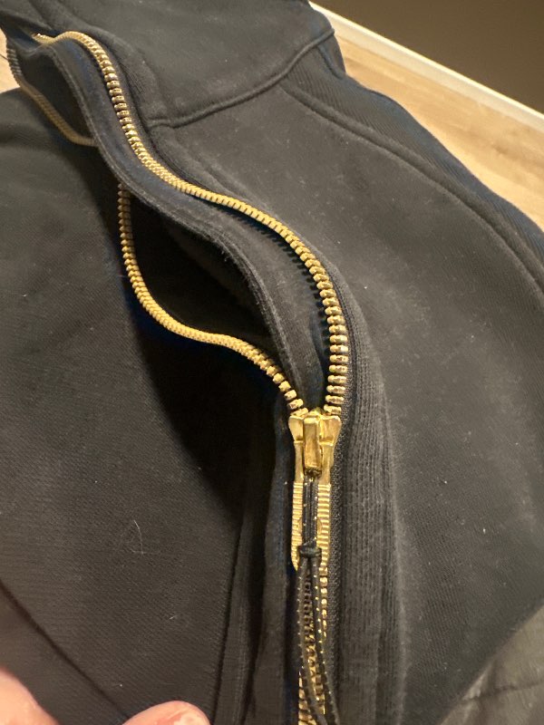 Lululemon peysa sv/gull