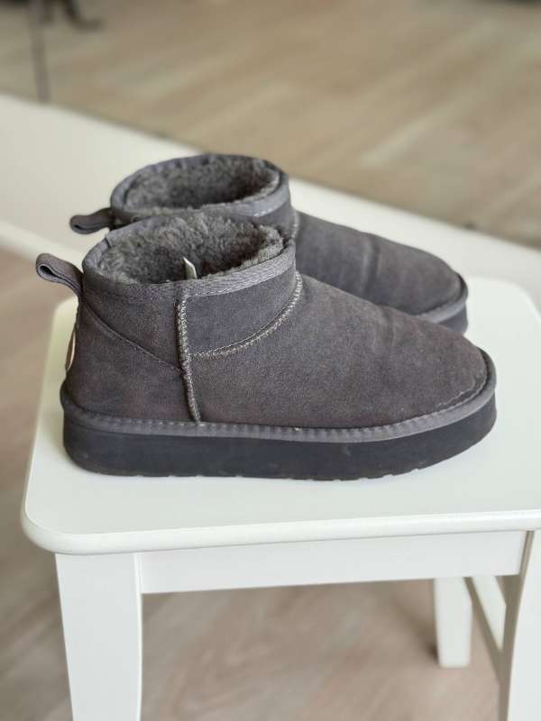 Ugs