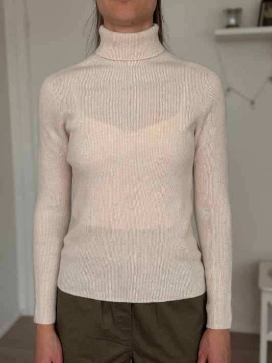 Sweater angora wool